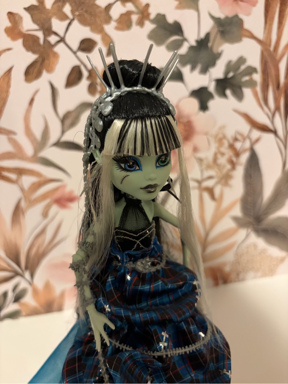 Frankie Stein Monster High Doll (Stitched in Style) - Picture 2 of 6